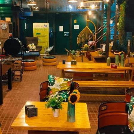Forrest Hostels Мумбаи Экстерьер фото