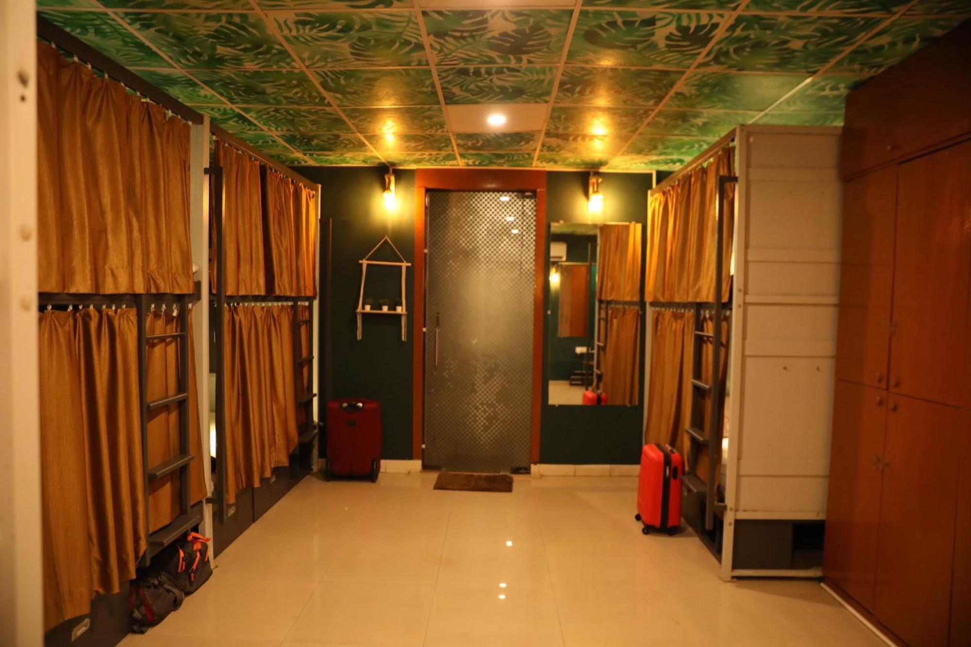Forrest Hostels Мумбаи Экстерьер фото