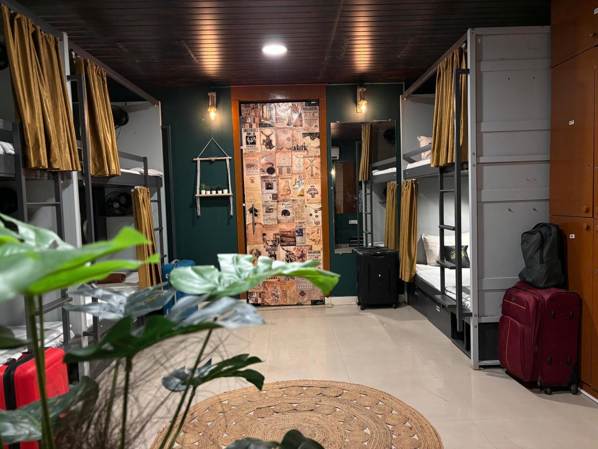 Forrest Hostels Мумбаи Экстерьер фото